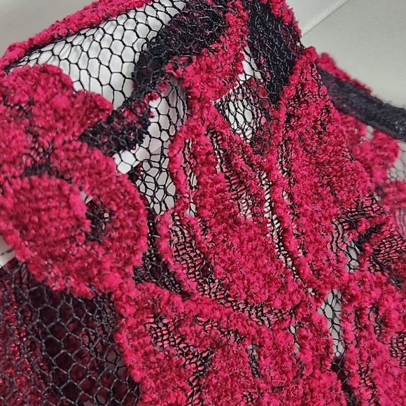 Cupcakes and Cashmere Red and Black Lined Long Bell Sleeve Top Size S - Picture 6 of 14